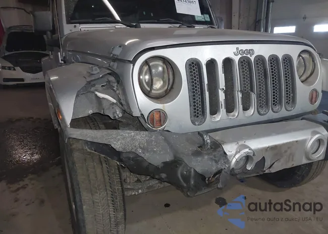 1J4HA7H11BL600379: 44343057