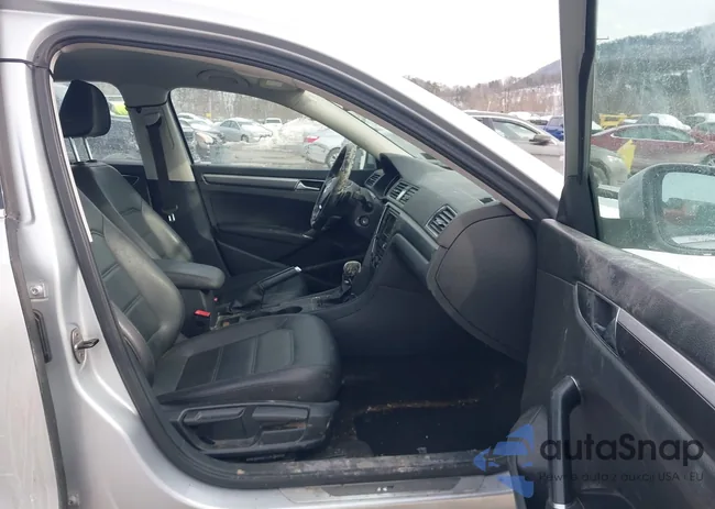 1VWAT7A30GC061108: 44342877