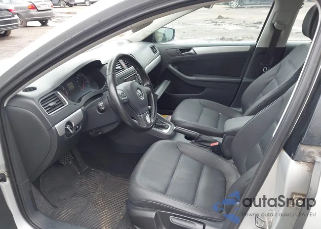 3VWLZ7AJ5BM370943: 44344050