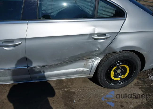 WVWHN7ANXBE704025: 44343857