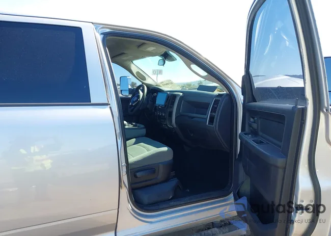 3C6UR5CL0HG771874: 44348693