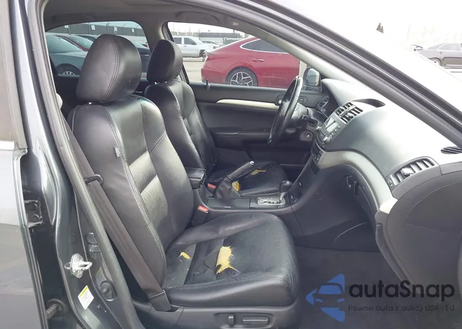 JH4CL96828C011175: 44348704