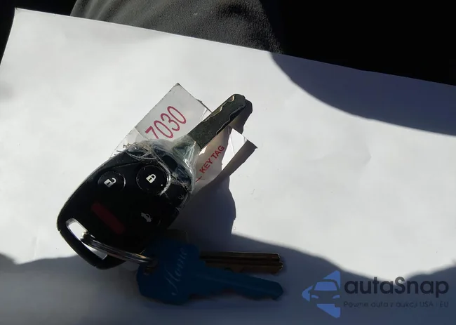 1HGCS2B86CA008318: 44349956