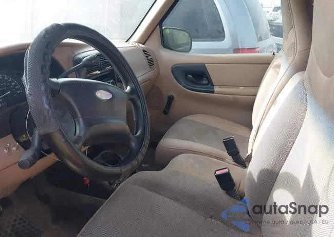 1FTYR10U21PB52422: 44349619