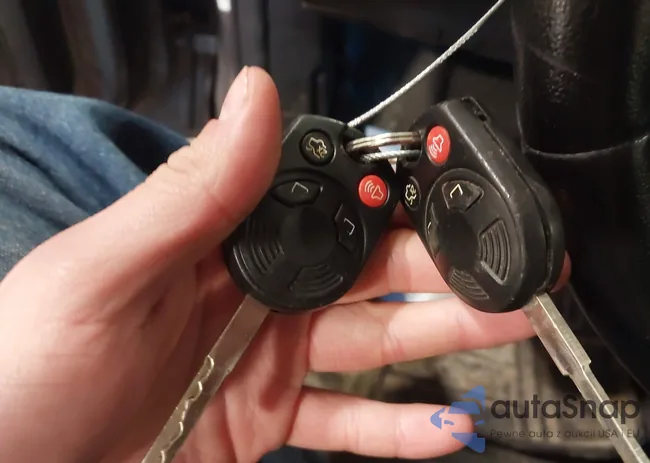 1FADP3F27DL151824: 44350946