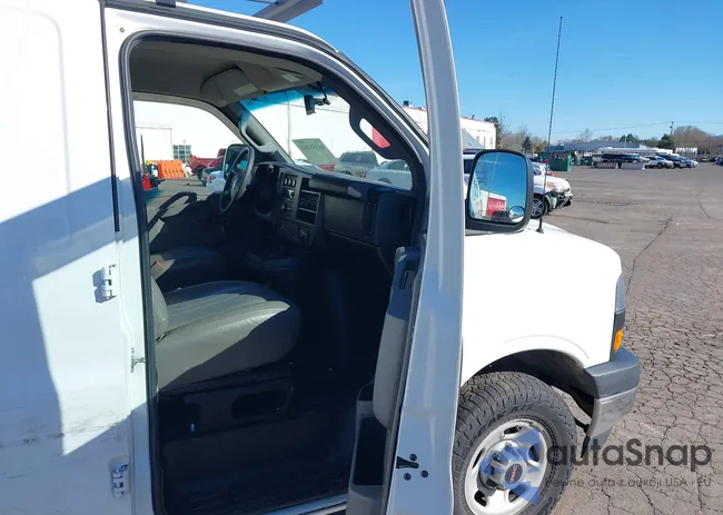 1GTW7AFF4H1104939: 44351204