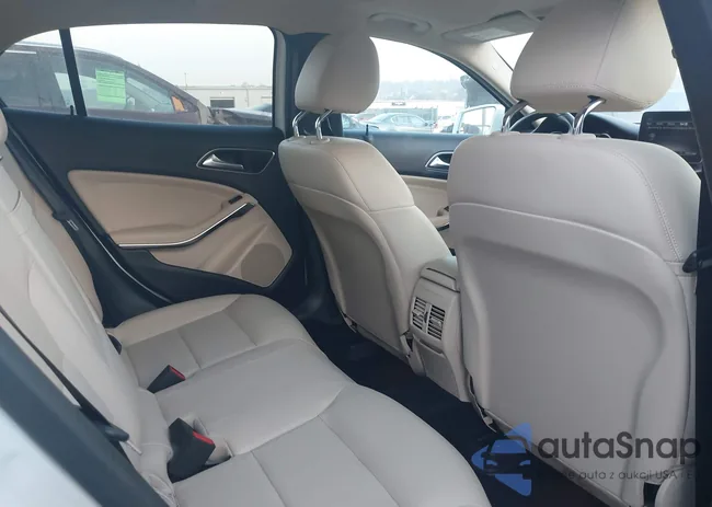 WDCTG4GB2JJ479339: 44351265