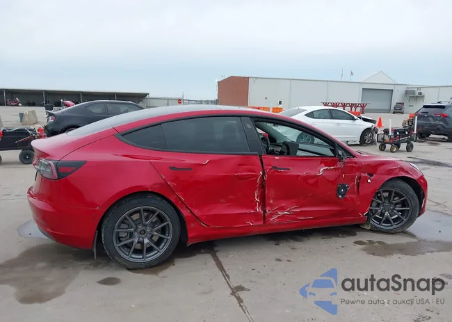 5YJ3E1EB9NF258735: 44351511