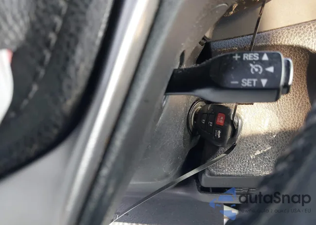 2T1BURHE3EC176328: 44353051