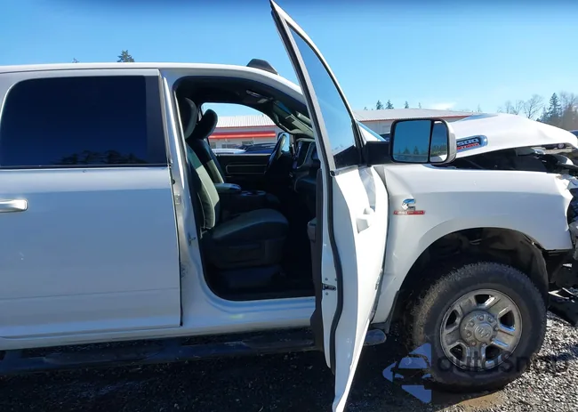 3C6UR5DLXMG628469: 44353074