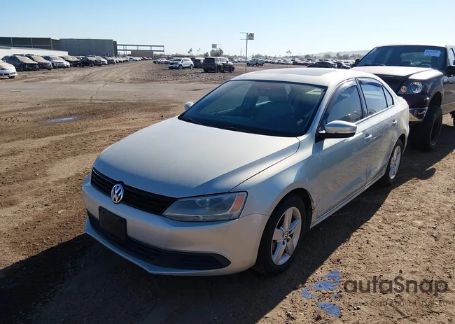 3VW3L7AJXCM013695: 44353079