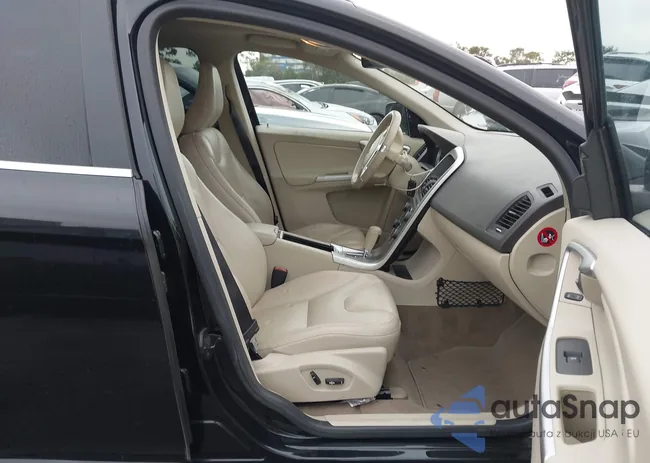 YV4952DL2B2201413: 44353183