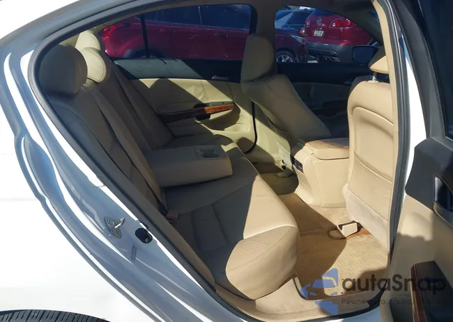 1HGCP3F80CA029117: 44353642