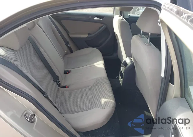 3VW2K7AJ5EM221419: 44353734