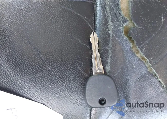 1GNLC2E06BR367306: 44353790