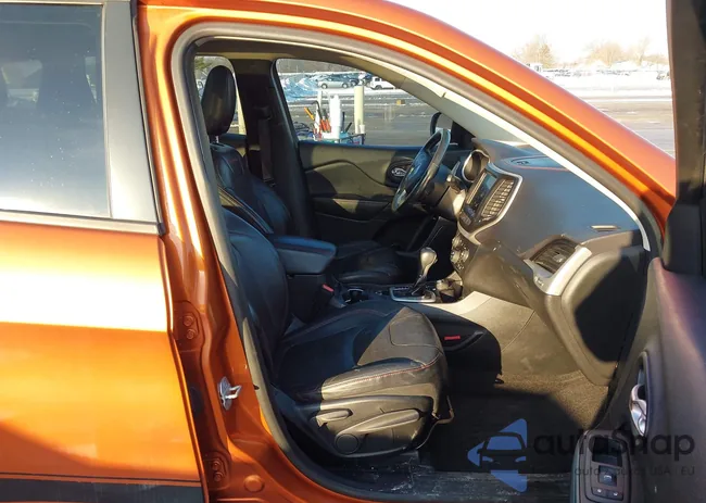 1C4PJMBB9FW551227: 44356946