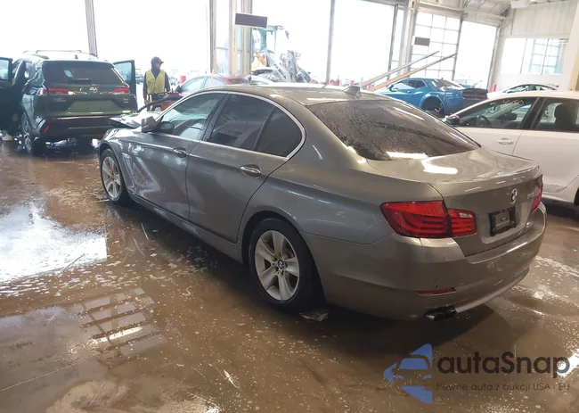 WBAXH5C52CDW09581: 44357305