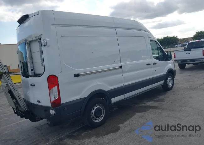 1FTYR2XM2JKA67881: 44358072