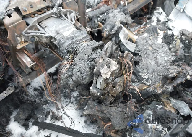 3FA6P0H77GR175904: 44358300