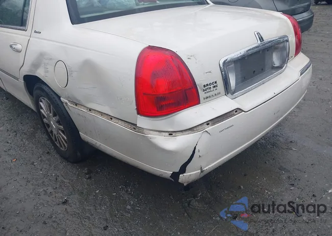 1LNHM81W83Y700570: 44357787