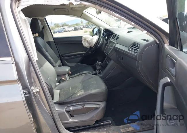 3VV3B7AX5JM054910: 44359232