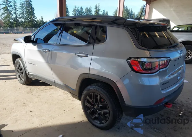 3C4NJDDB7KT790330: 44359481