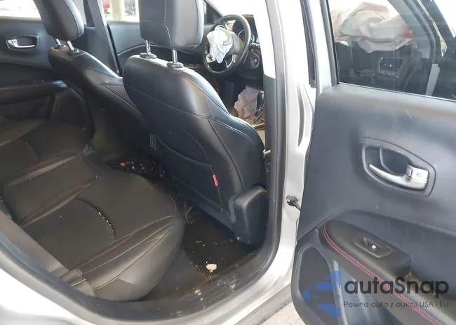 3C4NJDDB7KT790330: 44359481