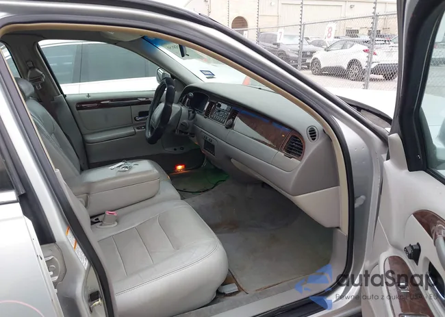 1LNHM81W9YY908528: 44358656