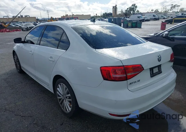 3VWD17AJ2FM216322: 44358789