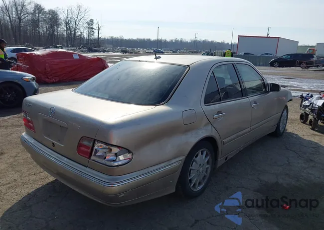 WDBJF65J7YB033597: 44359982