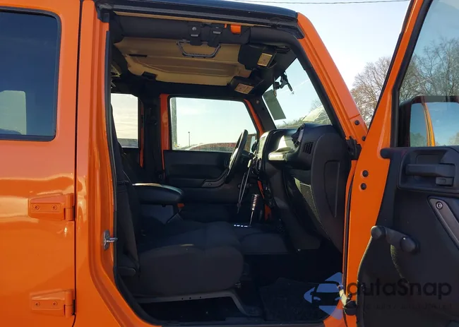 1C4BJWDG0CL172032: 44360165