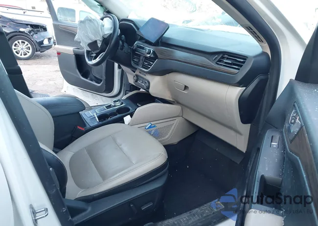 1FMCU9J90LUB15645: 44360232