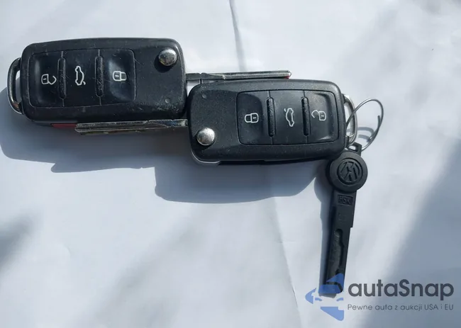 1VWJM7A32JC040264: 44360365