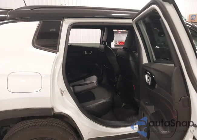 3C4NJDDN7RT610090: 44359873