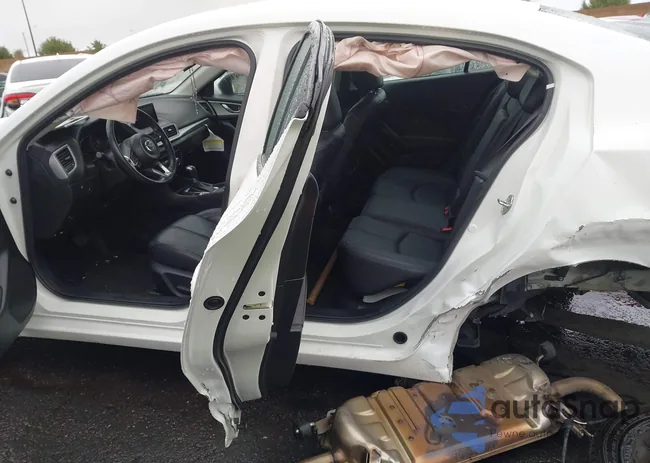 3MZBN1V36JM262992: 44359897