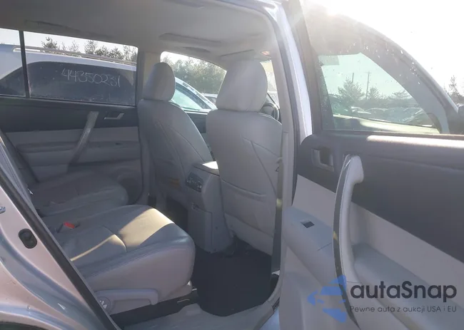 5TDBK3EH3CS103174: 44361027