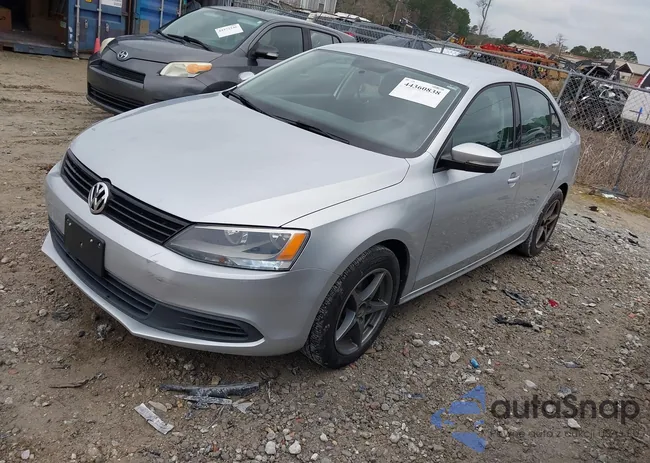 3VWD17AJ5EM246865: 44360838