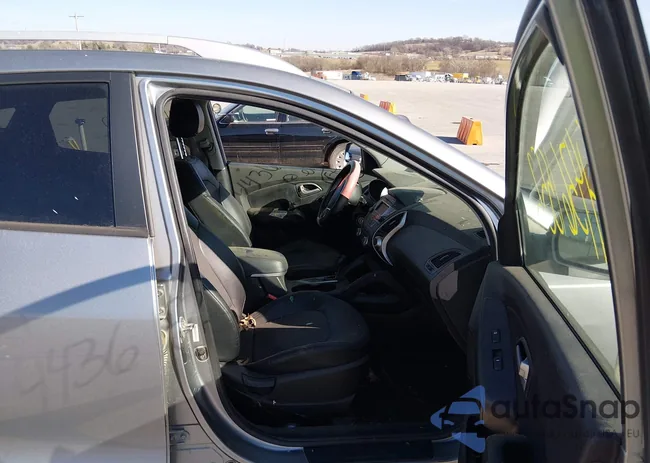 KM8JU3AC0CU498650: 44361552