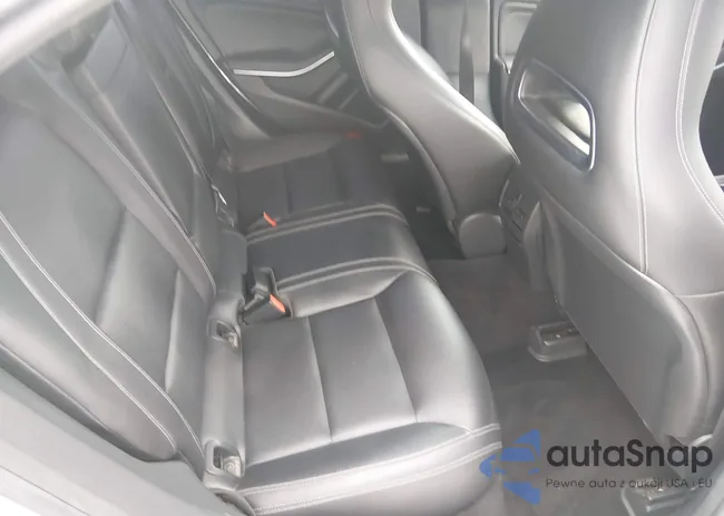 WDDSJ4GB5HN414271: 44363031