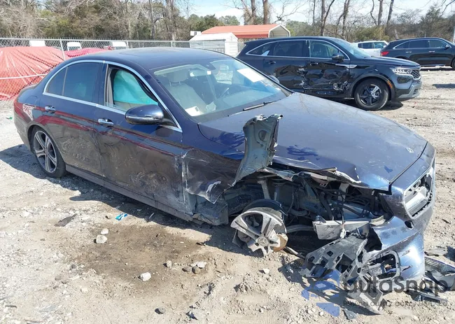 WDDZF4JB5JA332305: 44364631