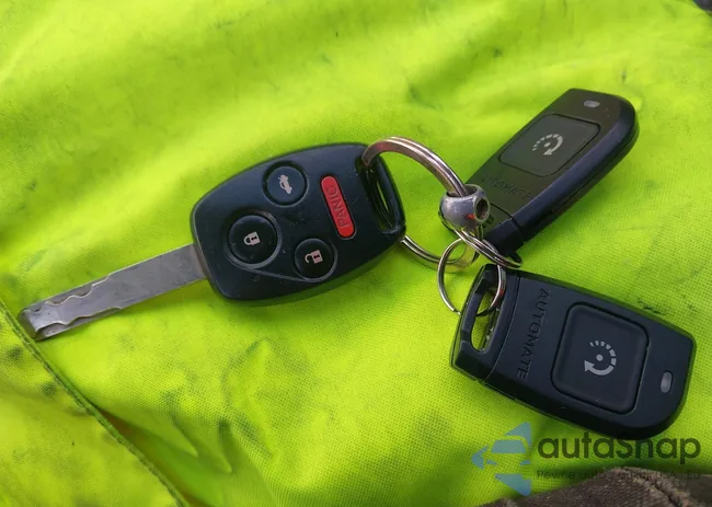 1HGCP2F37AA144826: 44365559