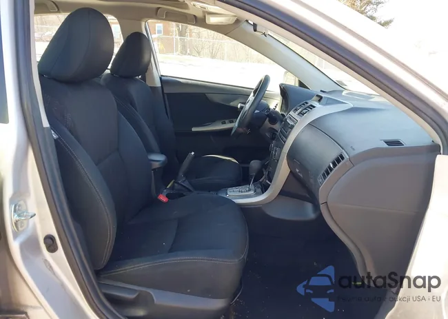 2T1BU4EE4CC838261: 44367143