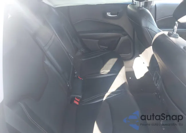 3C4NJDBB4JT252461: 44366592