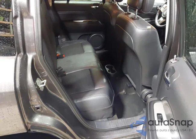 1C4NJDEB3FD208136: 44368896