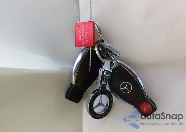 WDBUF56X27B066838: 44370129