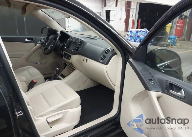 WVGAV7AX7CW607956: 44370425