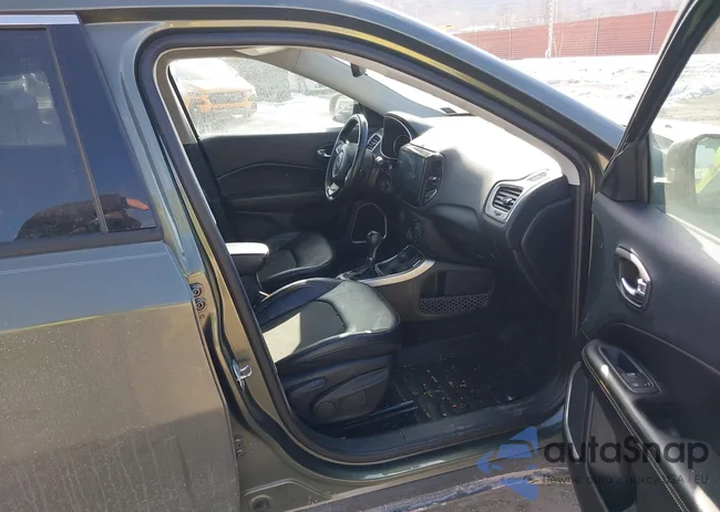 3C4NJDBB6KT656881: 44369721