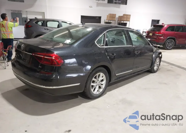 1VWAT7A33HC016519: 44369837