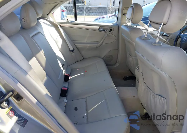 WDBRF40J85F641776: 44370959