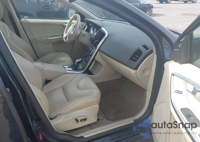 YV4902DZ8D2425632: 44370665